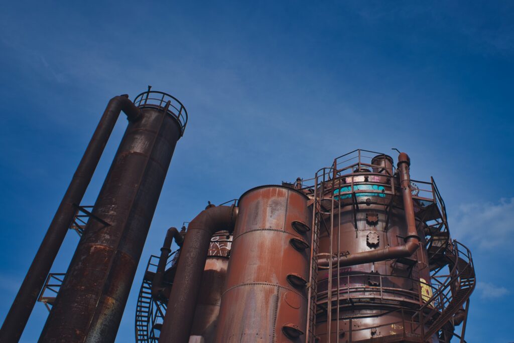 oil tanks and pipeline